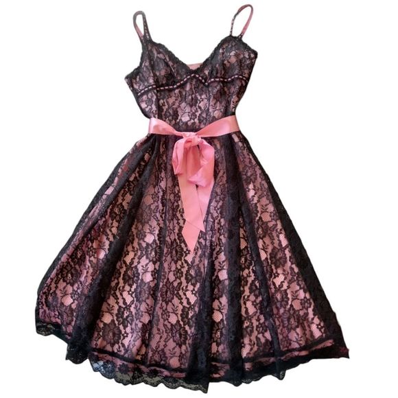 open lace back dress Betsey Johnson ~ 2000s Pink Lace Dress – fruitiga main image 1